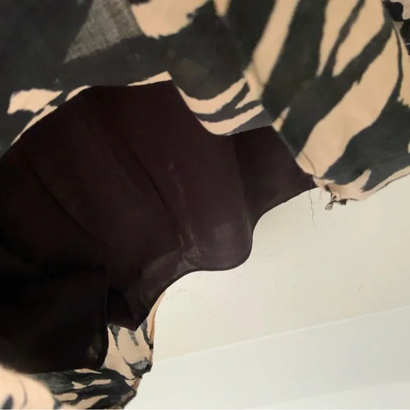 Ever New Black and Cream Abstract Blouse lined & light weight - Picture 5 of 9